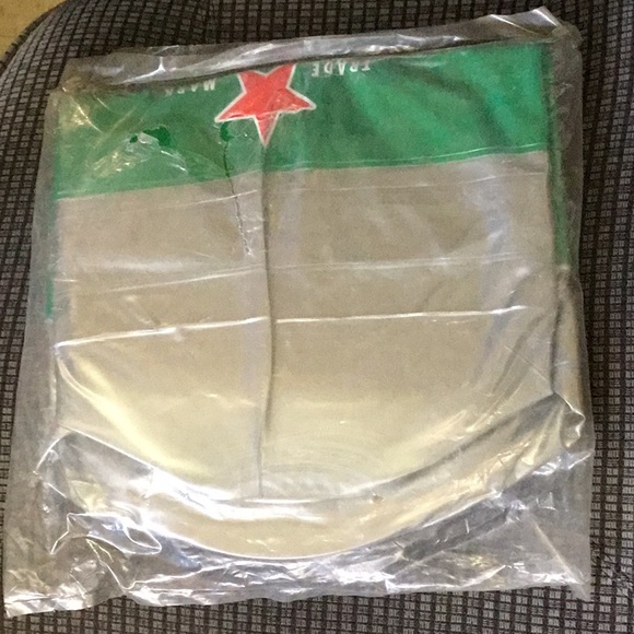 NIB Big Heineken Blowup can - Picture 2 of 2